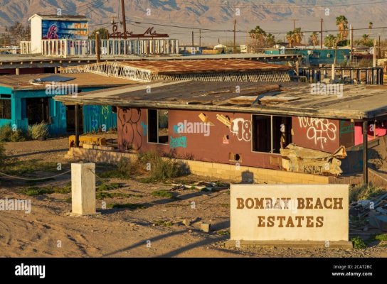 ngs-bombay-beach-salton-sea-california-usa-2CAT2BC.jpg